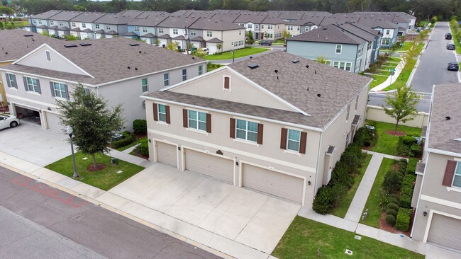 Building Photo - Spacious 3-Bdrm Townhome in Orlando's Gate...