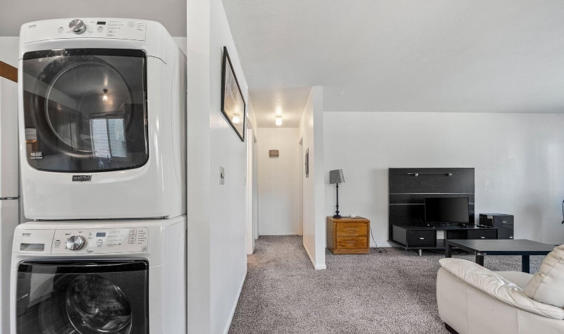 Building Photo - 227 E 12th Ave