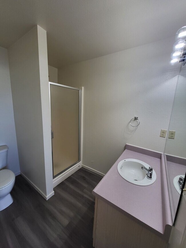 Building Photo - VAL0407