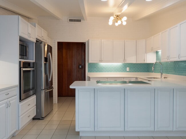 Building Photo - Spacious 5-Bed, 4-Bath Sarasota Home with ...