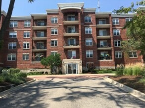 Building Photo - 3400 N Old Arlington Heights Rd