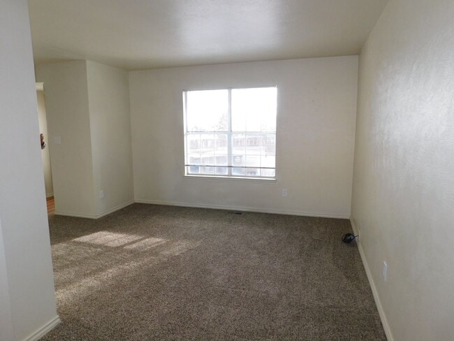 Building Photo - Townhome on Allegheny for rent!