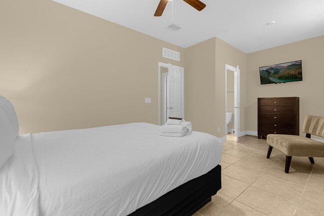Building Photo - Luxury Resort Townhome Now for Lease