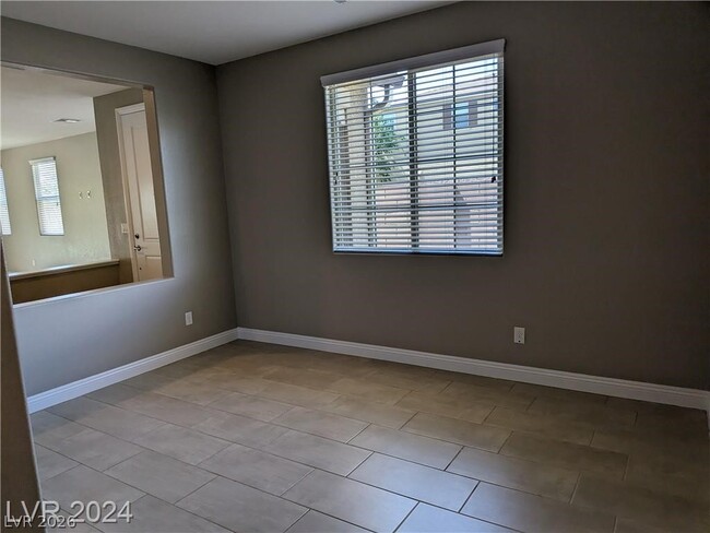 Building Photo - 909 Old Creek Way