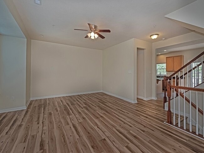 Building Photo - 627 Edison Dr