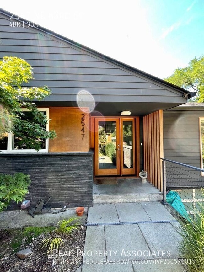 Building Photo - 2547 NE 83rd St