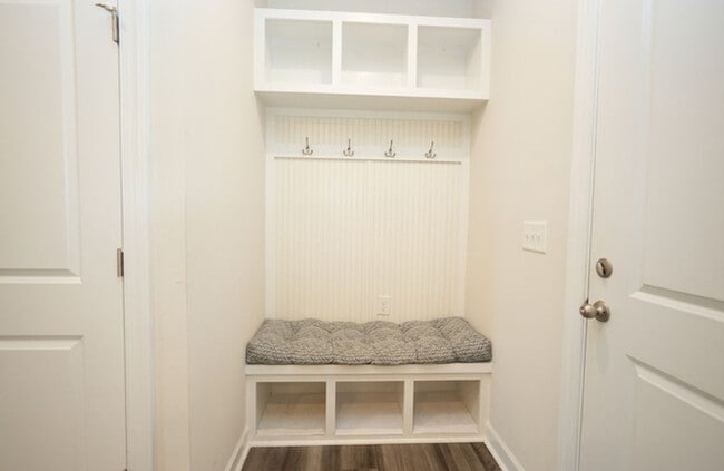 Building Photo - !!! COMING SOON!!! Updated 3BR 3BA Home w/ Private Yard • Stainless Kitchen • Loft in Huntersville