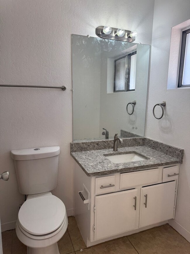 Building Photo - Beautiful small community has a one bedroo...