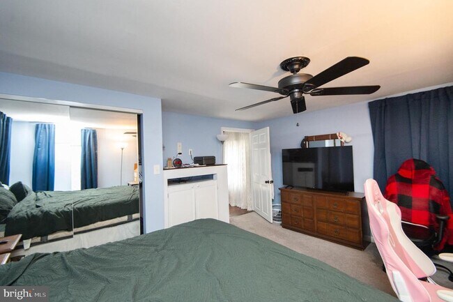 Building Photo - 113 Maple Ave