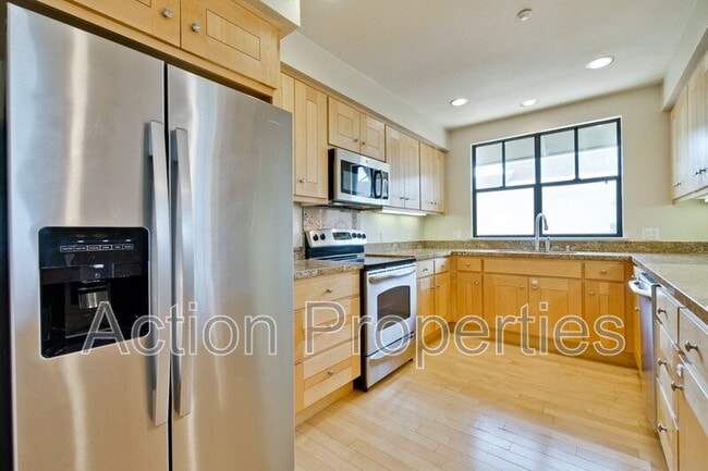 Building Photo - 1765 E Bayshore Rd