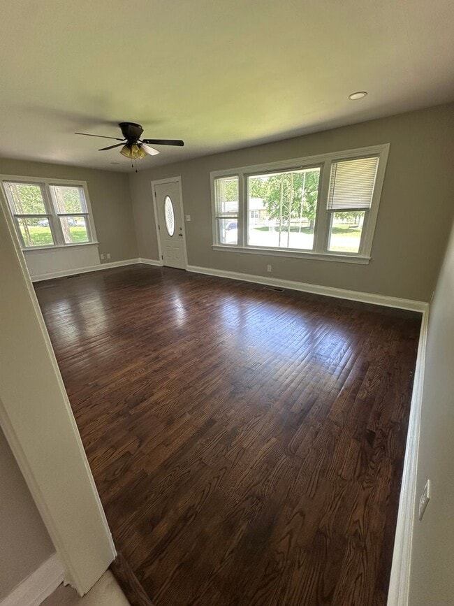 Building Photo - 313 Ginnie Ln