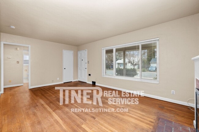 Building Photo - Tahoe Park Charmer with remodeled kitchen