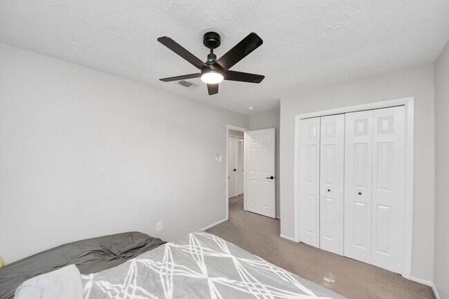 Building Photo - 1902 Kings Arms Way