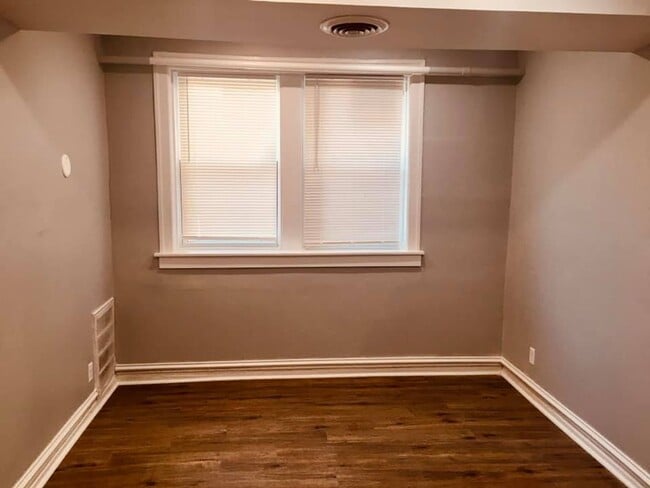 Building Photo - 2102 S Central Park Ave