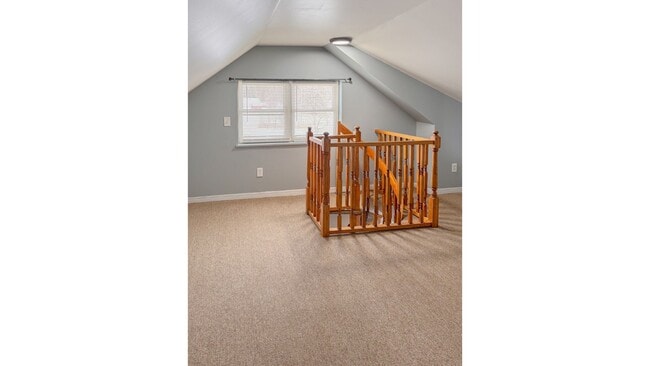 Building Photo - 3bed/3bath Renovated Townhome with Garage (Heat Included)
