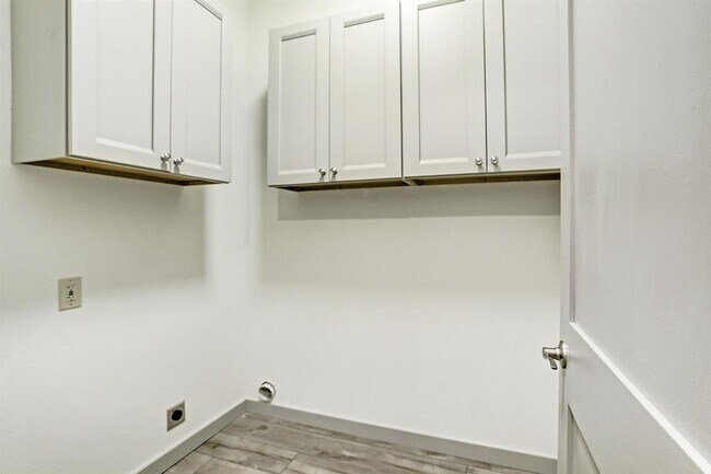 Building Photo - 25 Legend Ln