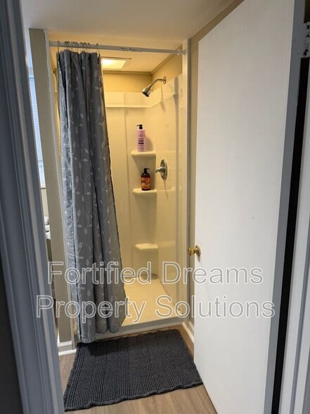 Building Photo - 2203 Maywood St