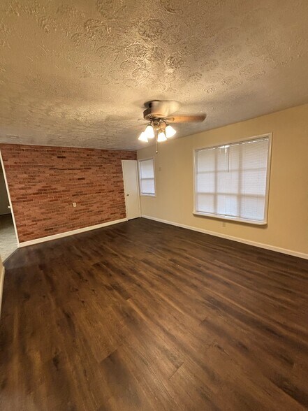 Building Photo - 12500 Holey Rd