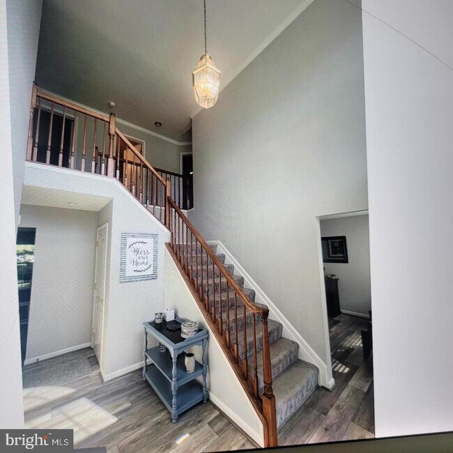 Building Photo - 506 Summervale Ct