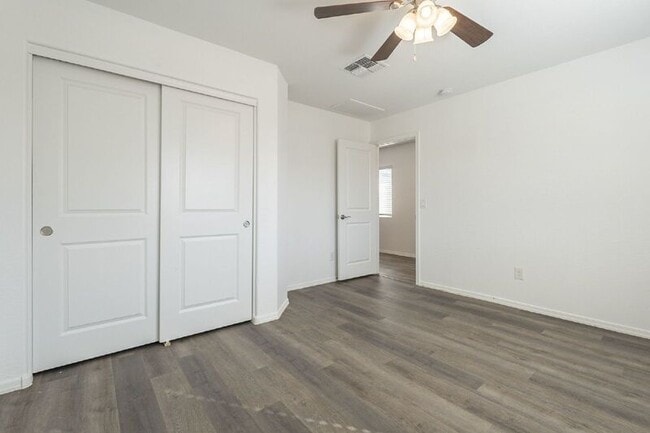 Building Photo - 1536 E Demain Dr