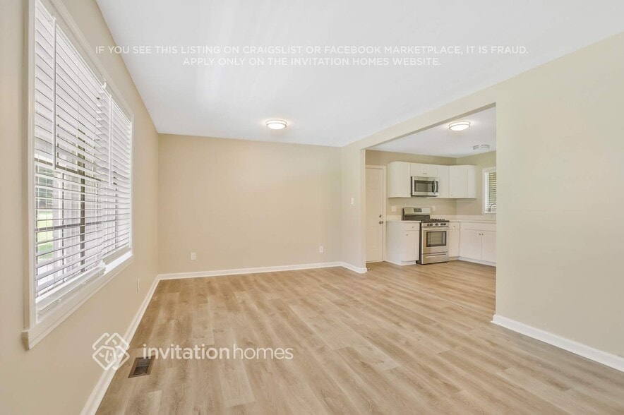 Building Photo - 2045 Devore Dr SW