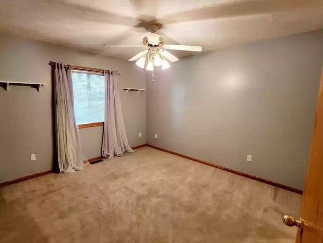 Building Photo - 1301 Sierra Dr