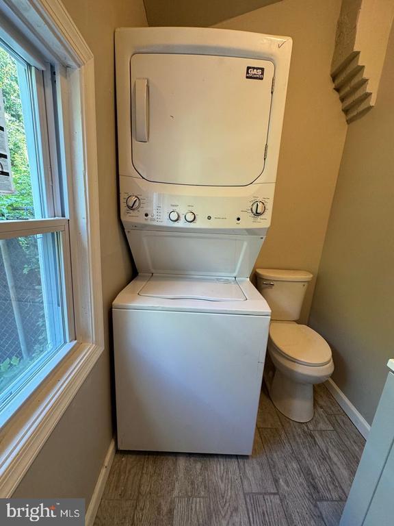 Building Photo - 2416 N Hollywood St