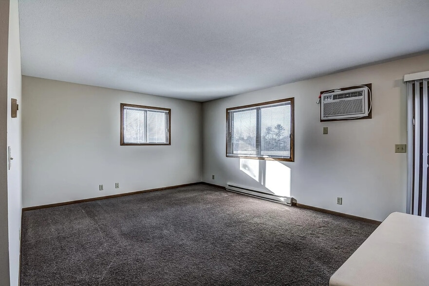 Building Photo - 634 Saxonwood Rd