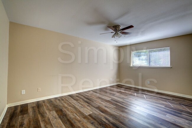Building Photo - 6426 Chapman Dr