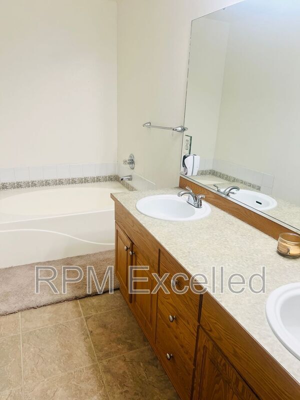 Building Photo - 31092 119th Ave SE