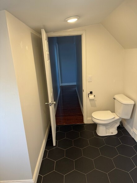 Building Photo - 553 Elsmere St