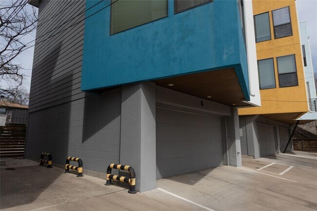 Building Photo - 3000 Speedway