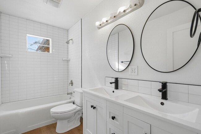 Building Photo - 541 E N 18th St