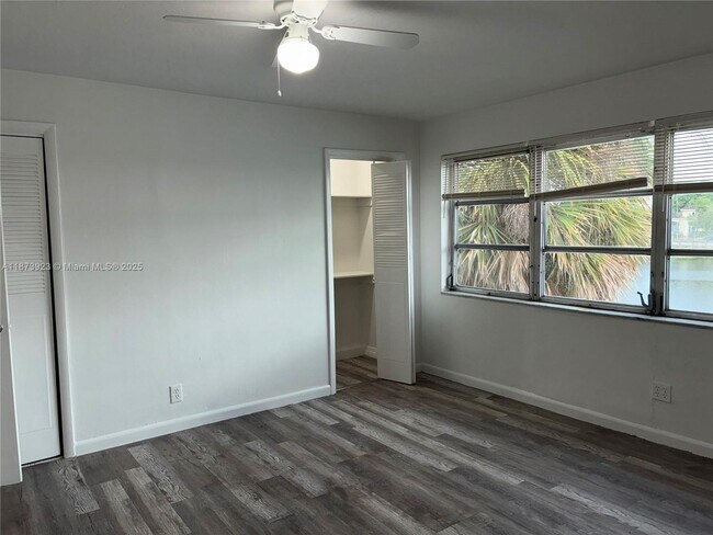 Building Photo - 1358 W 69th St