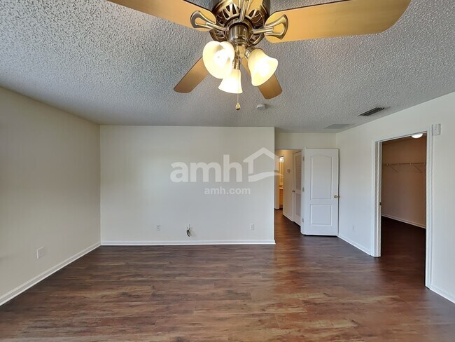 Building Photo - 41 Rose Dr