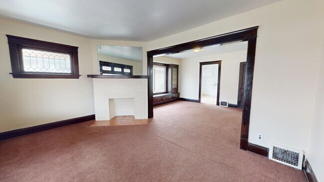 Building Photo - 2 bedroom/1 bath (upper unit)- 1ST MONTH FREE IF LEASE SIGNED BY 10/15