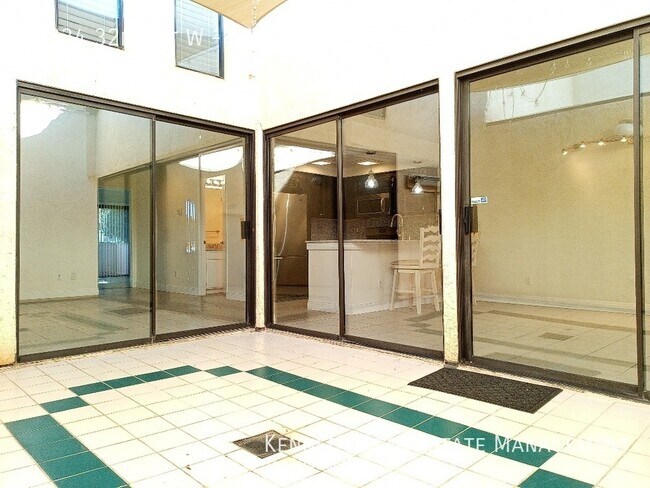 Building Photo - Spacious Single Story Condo in Gated Commu...