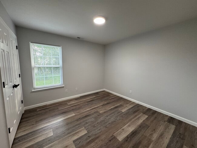 Building Photo - 357 Pine Ave