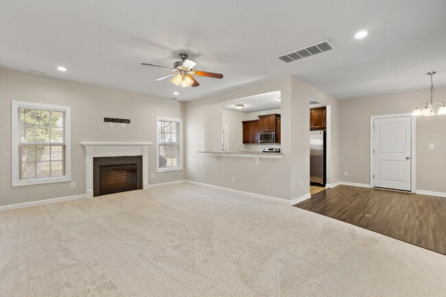 Building Photo - Fully Updated home in Westhaven