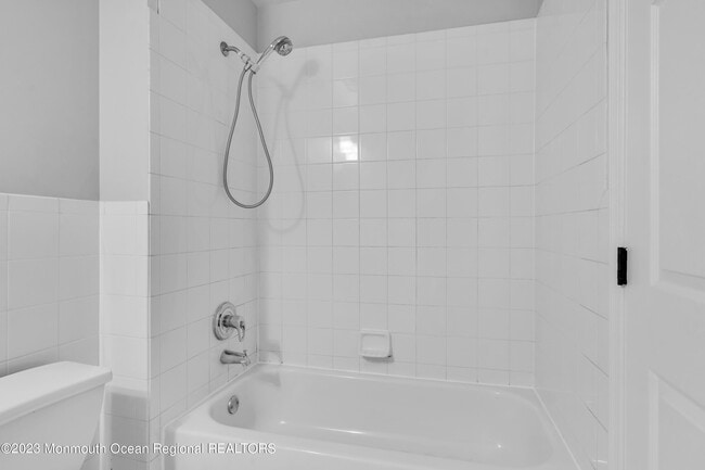 Building Photo - 204 Finch Ct