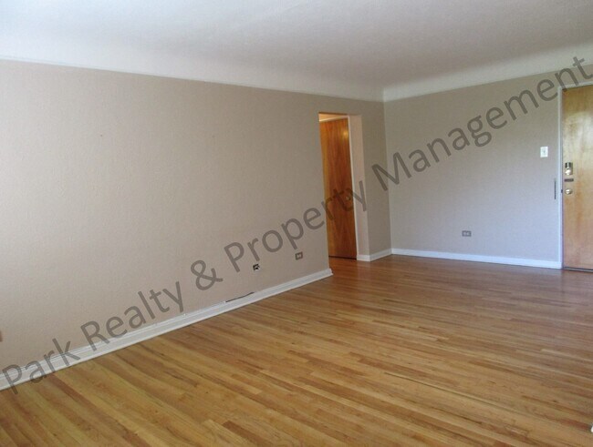 Building Photo - 733 E 2nd Ave