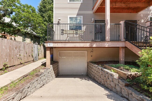 Building Photo - 2020 NE Rodney Ave