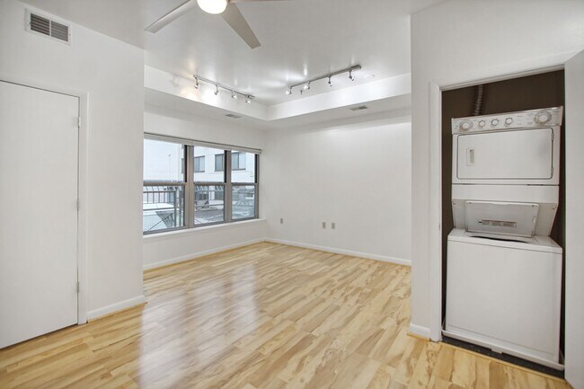 Building Photo - Logan Circle! //Professionally Managed & Recently Renovated // Studio  // Open Floor-Plan in a Mo...