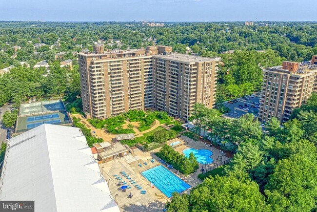 Building Photo - 1800 Old Meadow Rd