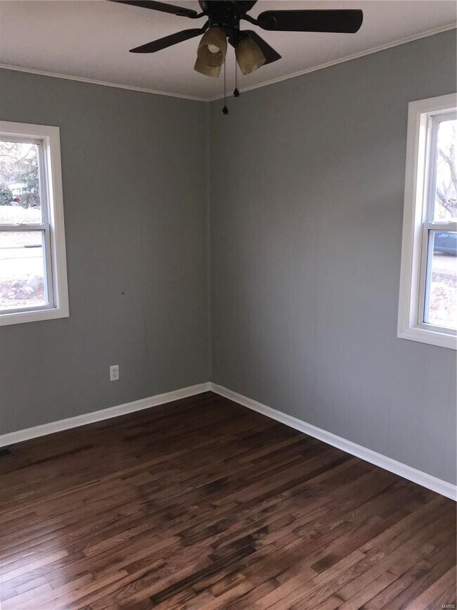 Building Photo - 231 Hillsdale Dr