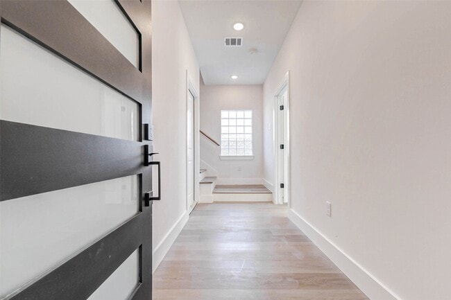 Building Photo - 5638 Dolores St