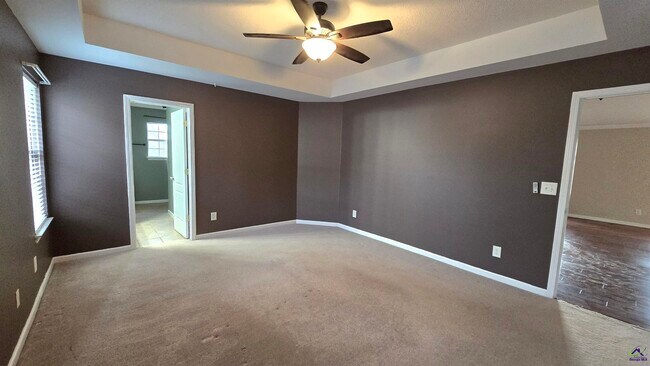 Building Photo - 229 Sunflower Dr