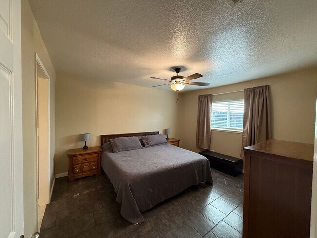 Building Photo - 1460 Berry Dr
