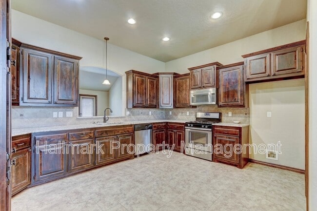 Building Photo - 920 SW 13th St