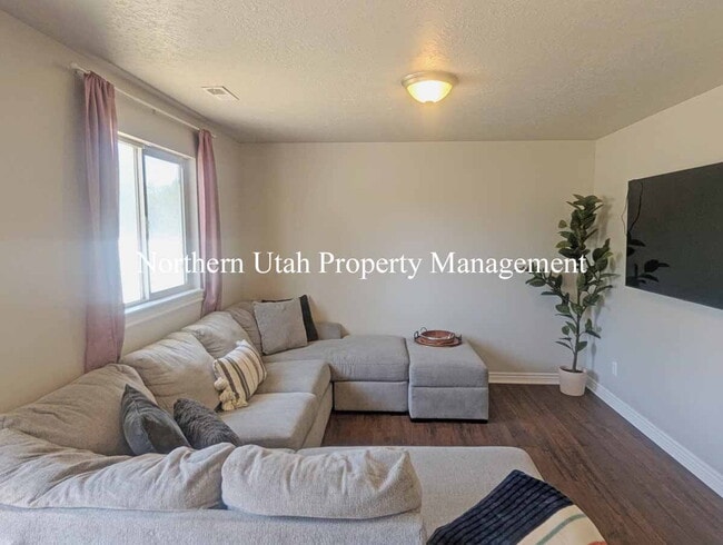 Building Photo - 3 Bed 2 Bath - HVAC